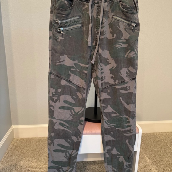 Pam & Gela Camo Joggers size Small - Picture 3 of 5